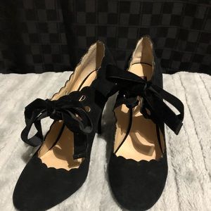 Woman’s gently used dress shoes